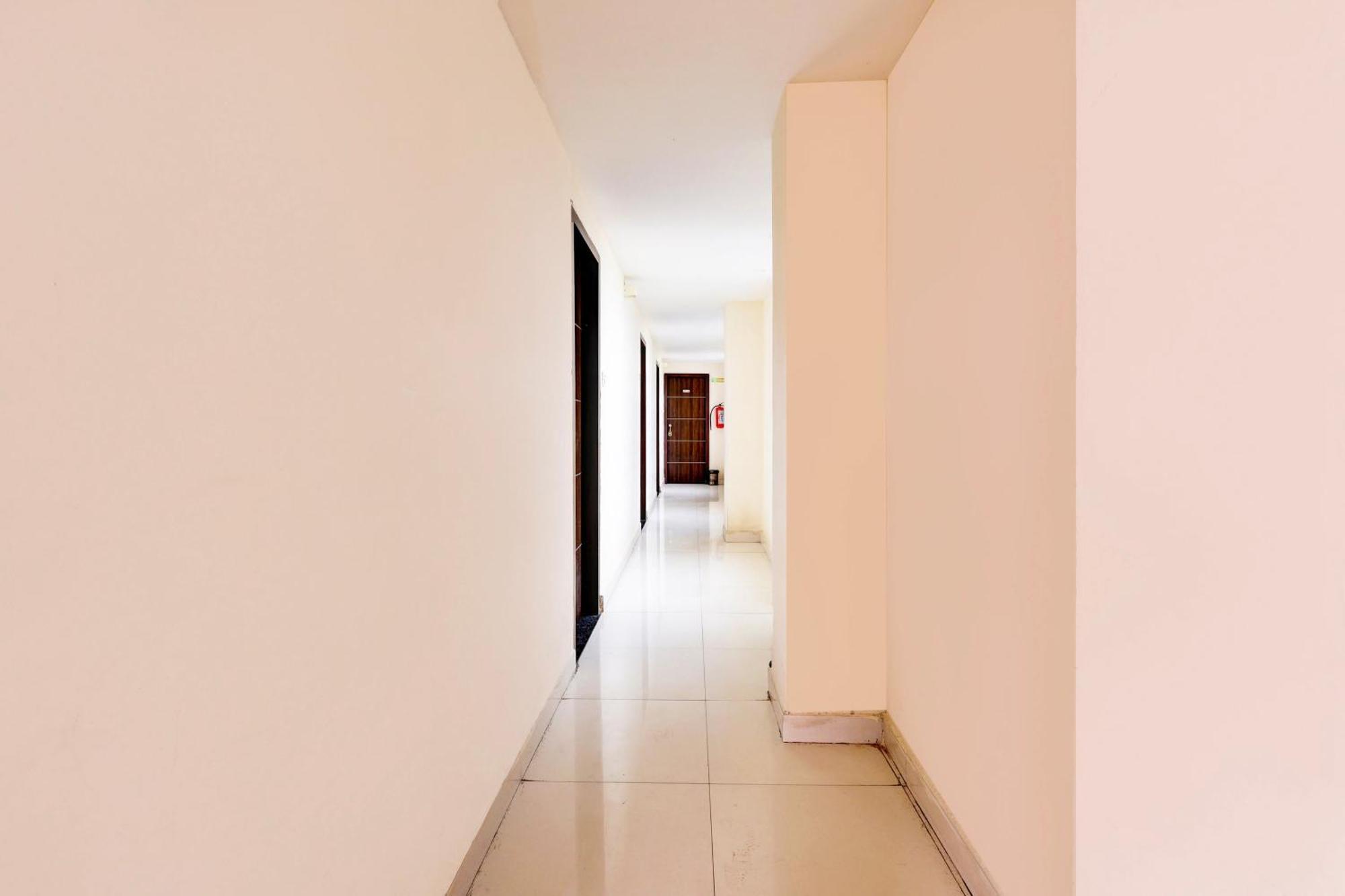 Super Hotel O Mahanadu Formerly Akshaya Bheemas Vijayawada Ngoại thất bức ảnh